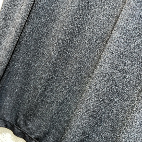 Lululemon men Precision Tee Heathered Black PTP 25.5 - Picture 4 of 8